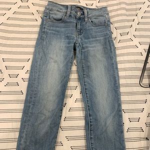 Light wash american eagle jeans// low waisted